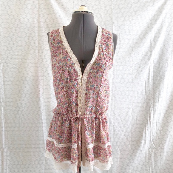 Vintage Tops - ⛄️5/$25 Vintage floral button down top